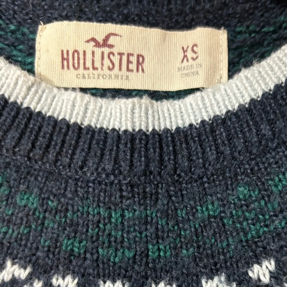 Hollister Dark Green Sweater with White and Pink Accents Size Small - Picture 2 of 5